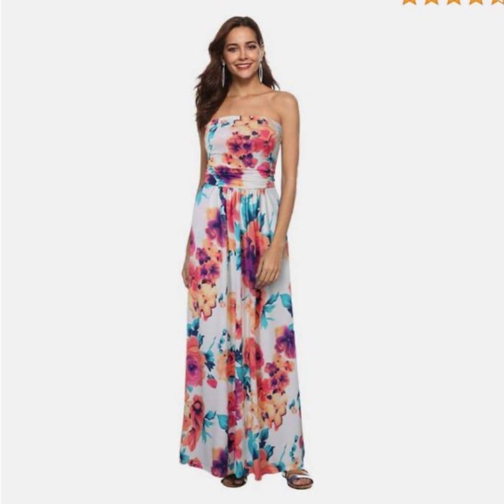 Sleevless floral dress.